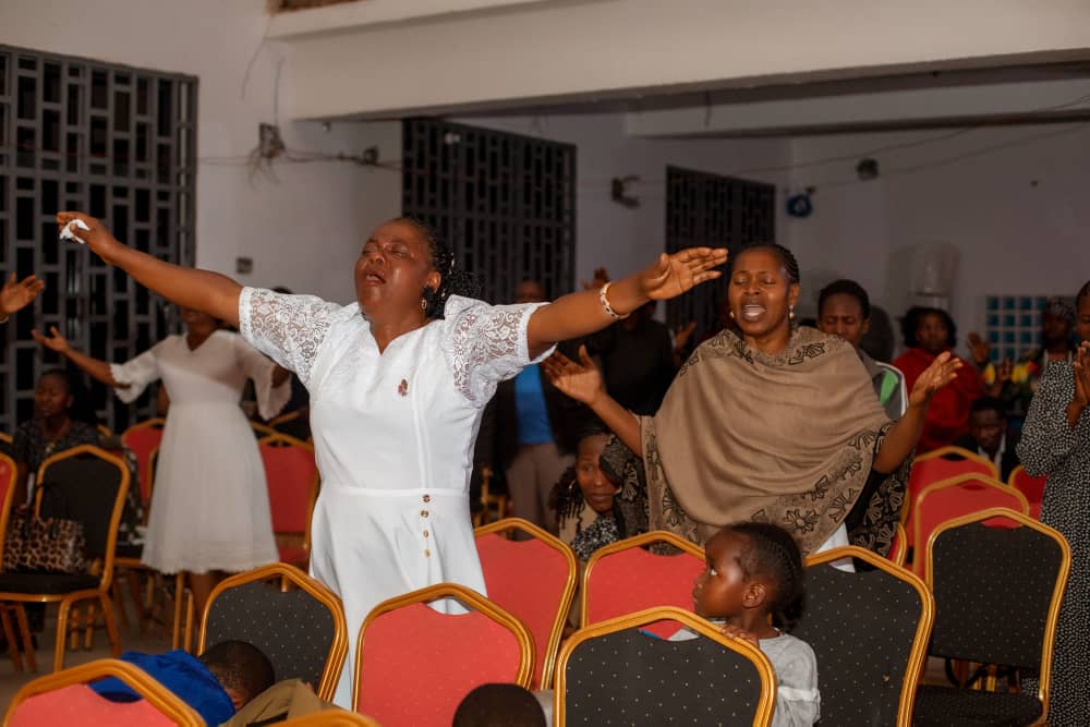 Worshippers responding to the Word